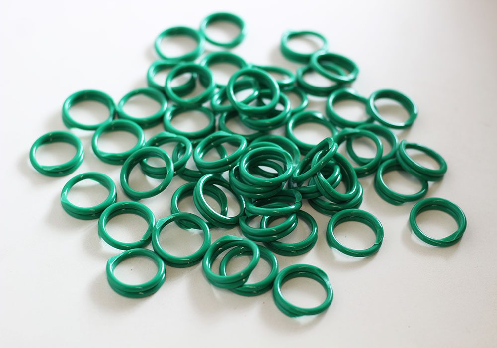 7/8" Plastic Legband Bulk Packed 1000